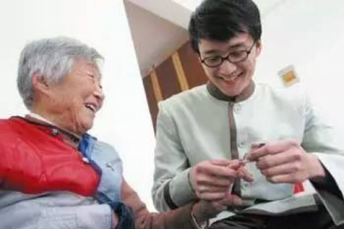 北京养老护理员将享受最高1500元/月岗位津贴 职业技能等级与岗位津贴挂钩（最新发布）